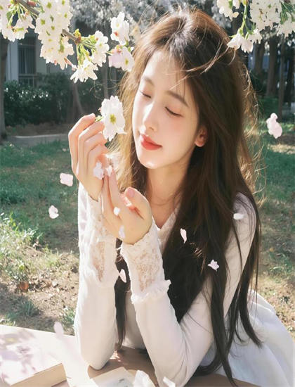 观影秘籍：《杜鹃花儿开》的理解象征意义与隐喻手法 助你获得专业视角